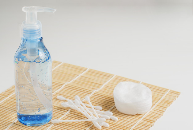 7 Perlengkapan Skincare yang Patut Dibawa Saat Liburan